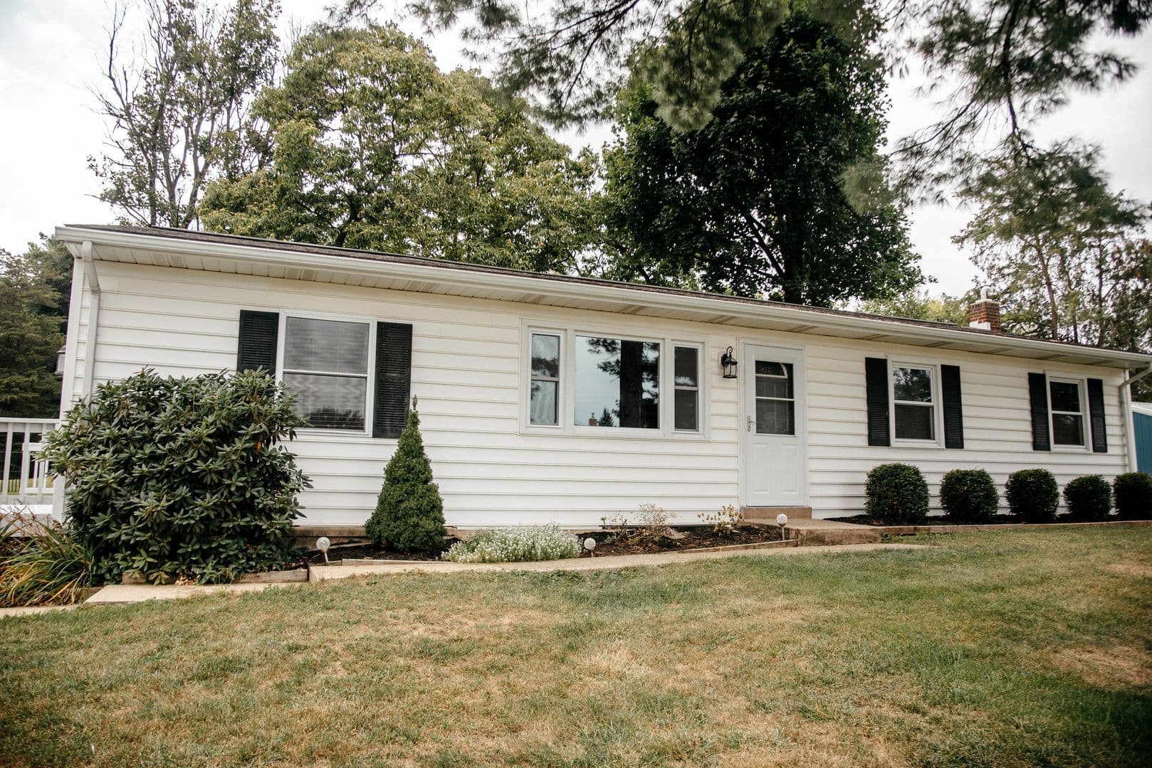 Harrisburg House: 7689 Dove Dr