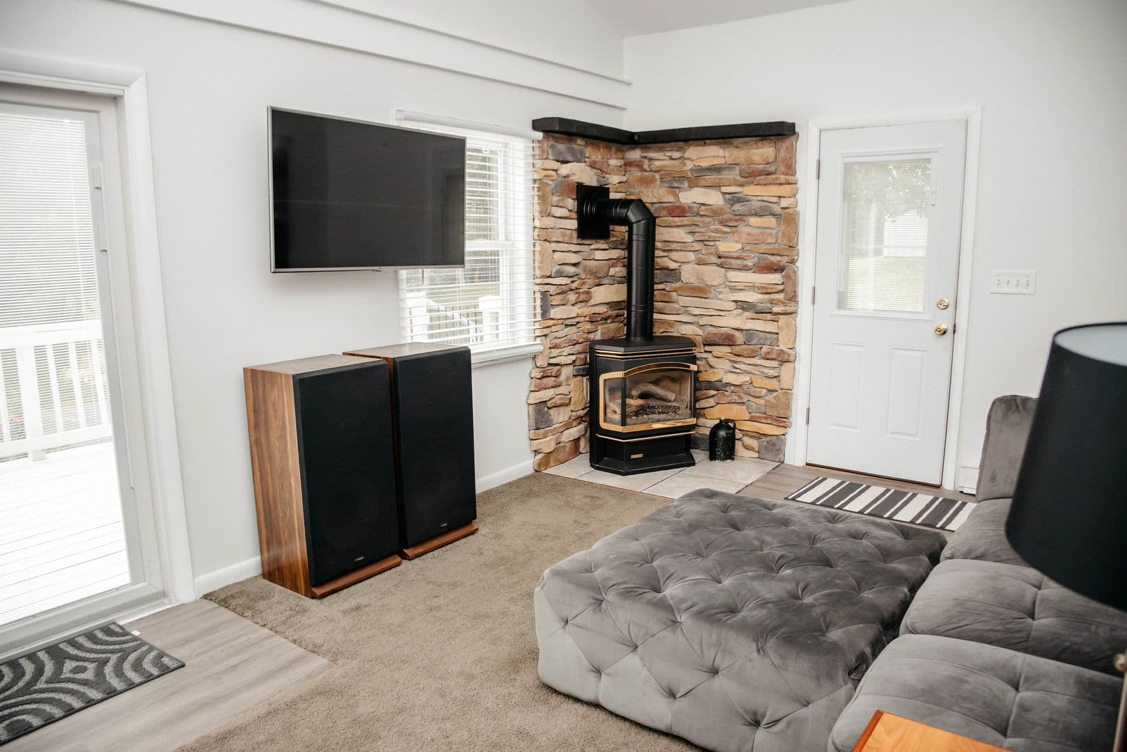Harrisburg House: 7689 Dove Dr