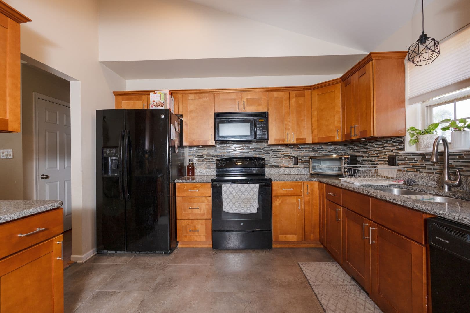 Elizabethtown House: 2072 Sheaffer Rd