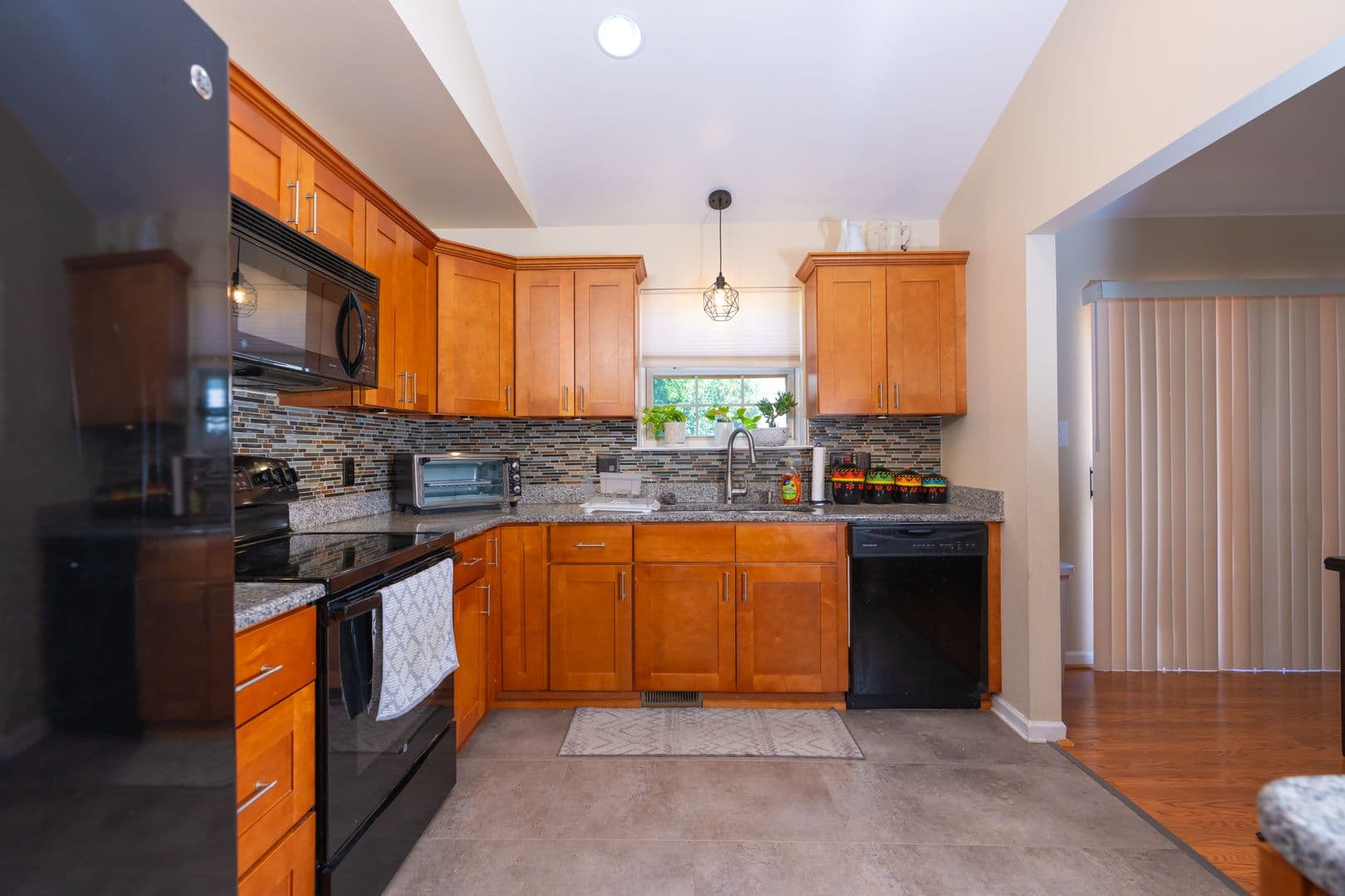Elizabethtown House: 2072 Sheaffer Rd