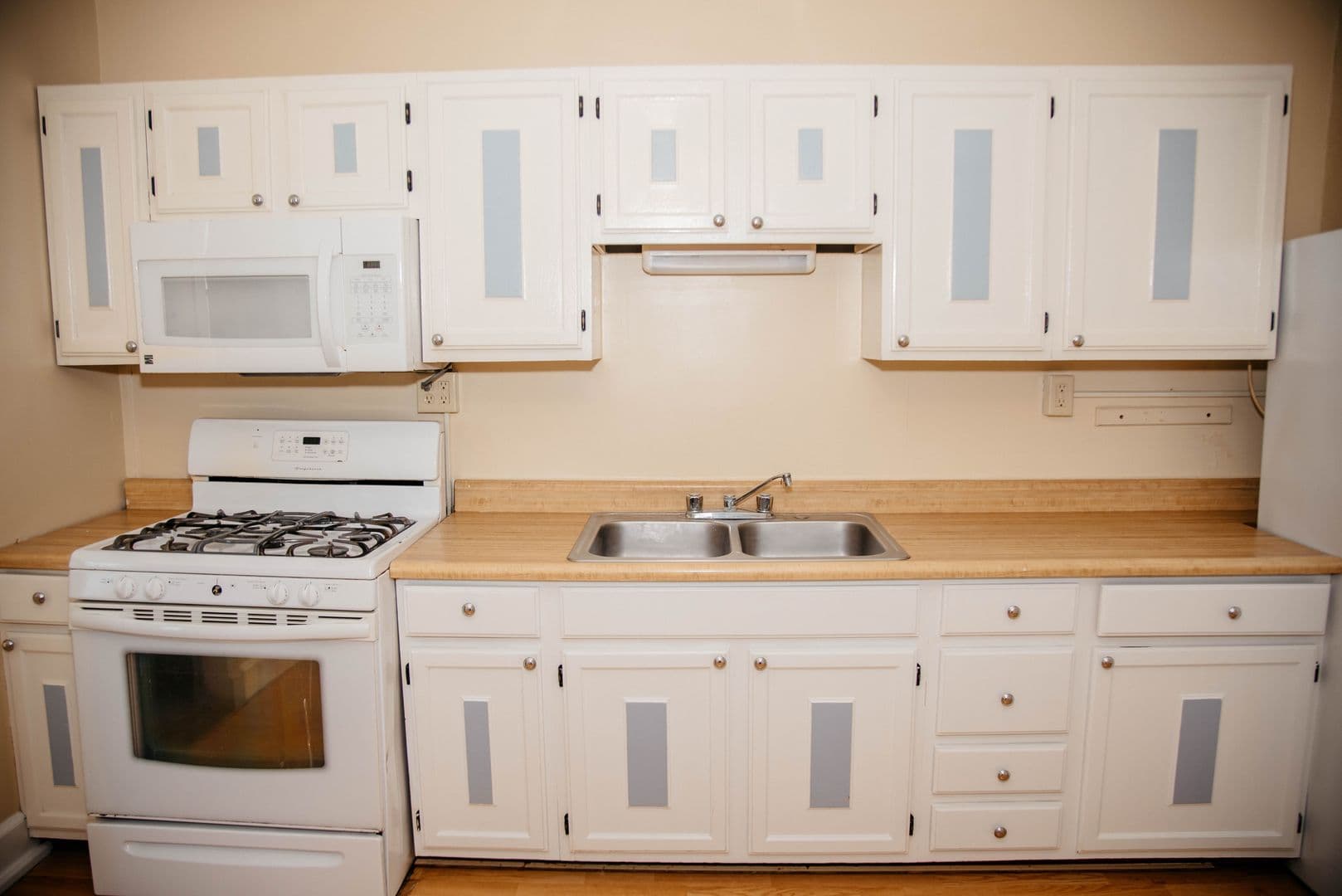 Middletown House: 327 Spruce St