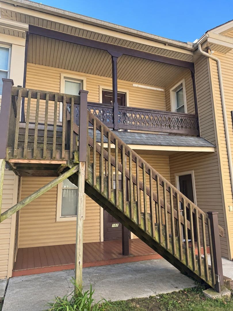 Elizabethtown Apartment: 154 E High St
