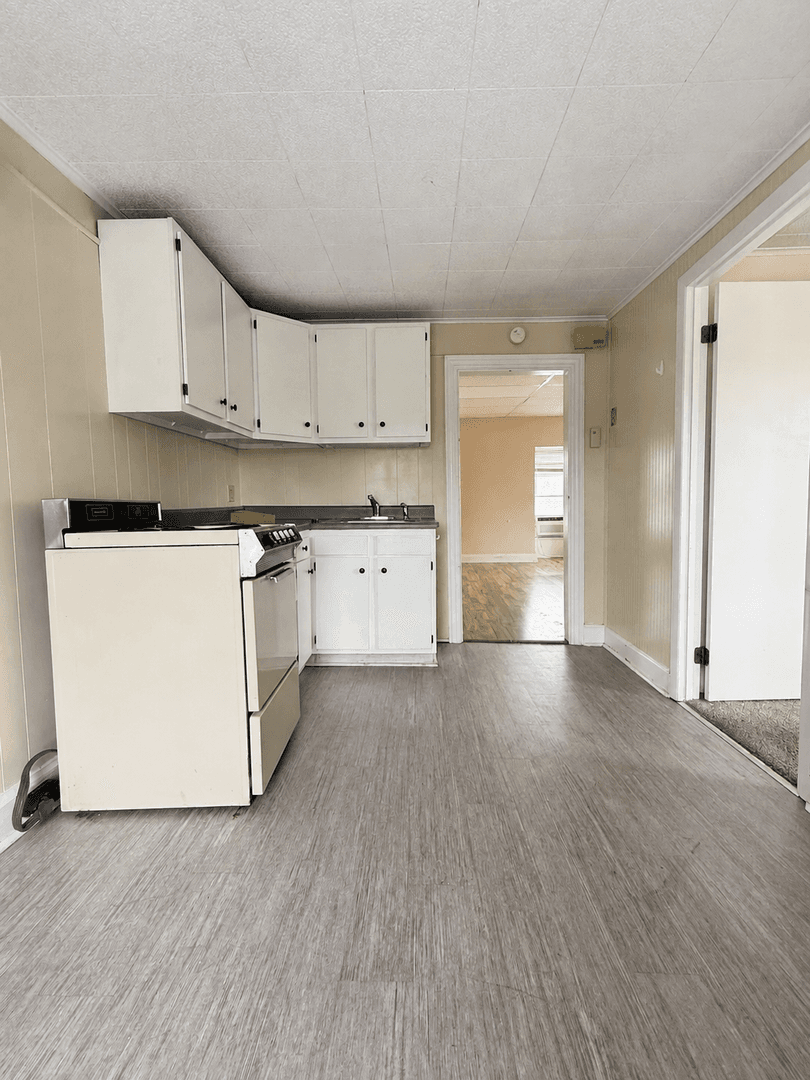 Middletown Apartment: 166 Nissley St