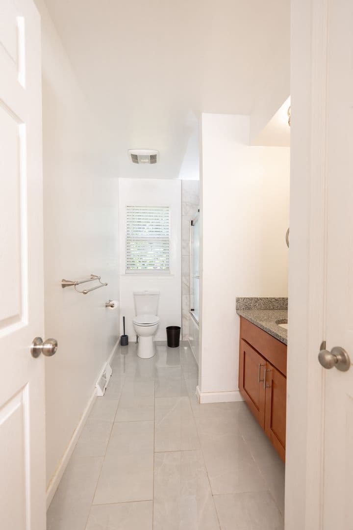 Elizabethtown House: 2072 Sheaffer Rd