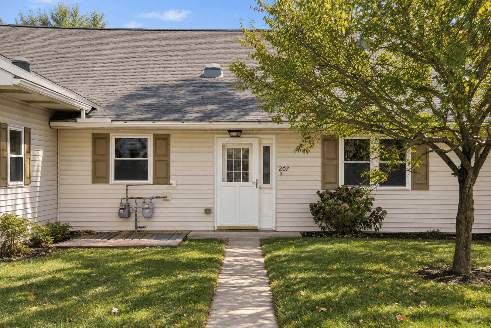 Palmyra House: 207 W Maple St
