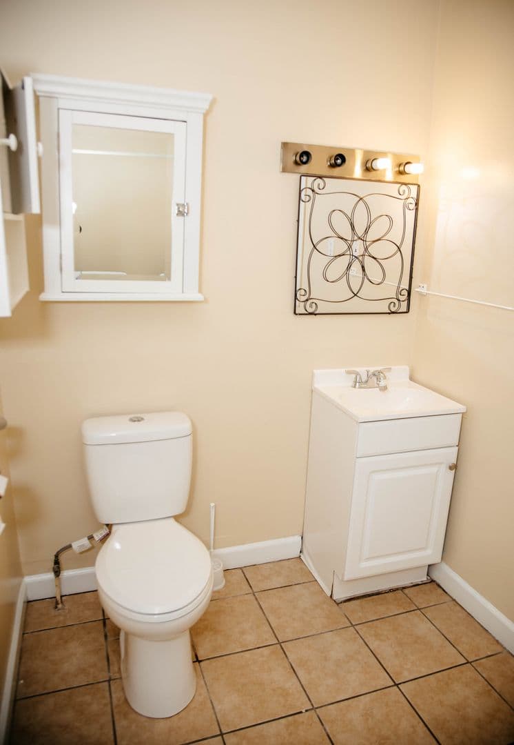 Middletown House: 327 Spruce St