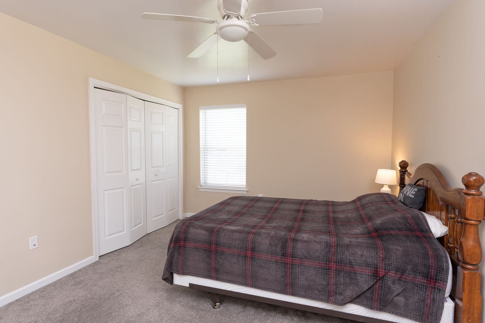 Elizabethtown House: 2072 Sheaffer Rd