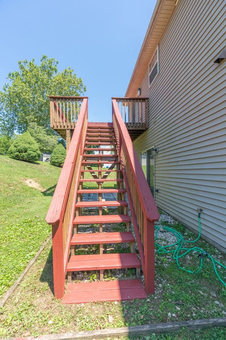 Elizabethtown House: 2072 Sheaffer Rd