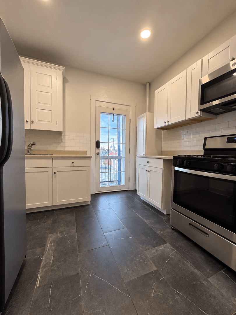 Lancaster Apartment: 322 W James St