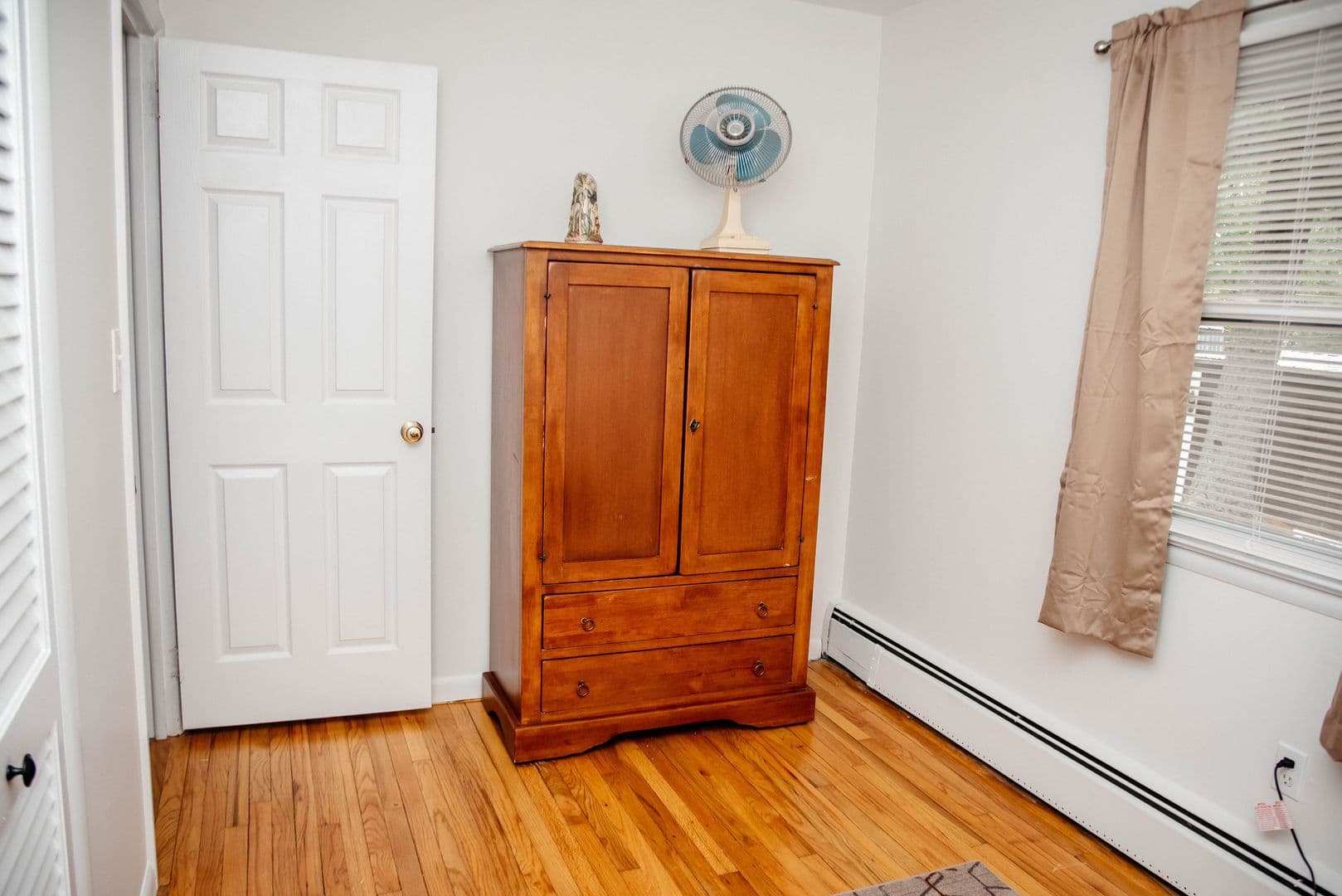 Harrisburg House: 7689 Dove Dr