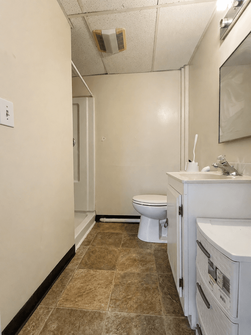 Middletown Apartment: 166 Nissley St