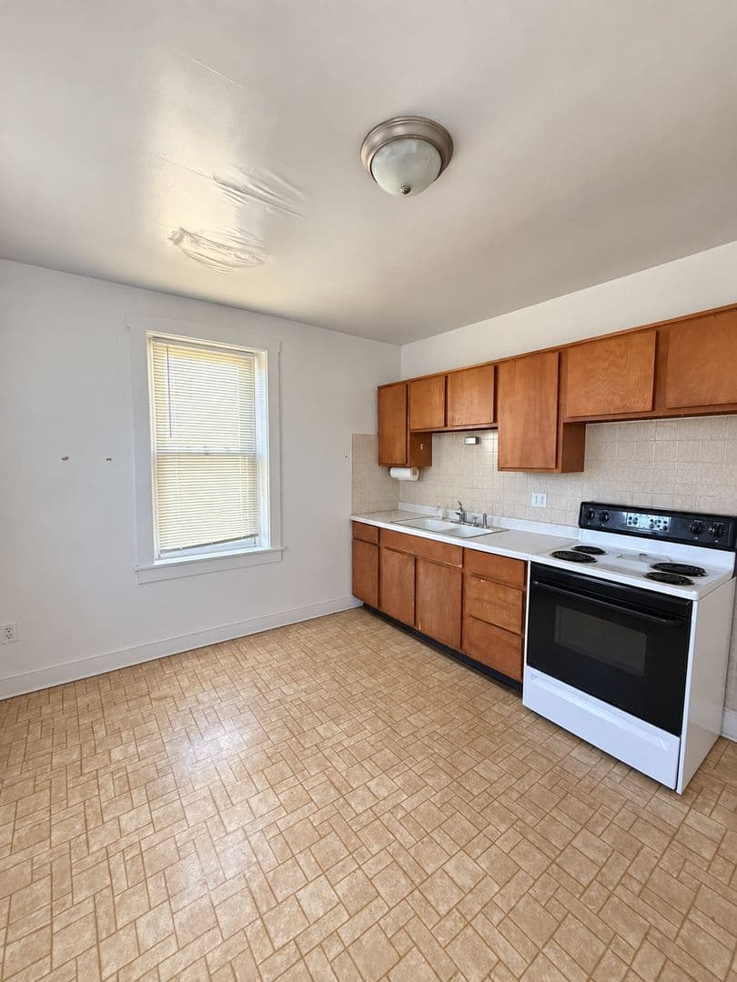 Elizabethtown Apartment: 154 E High St