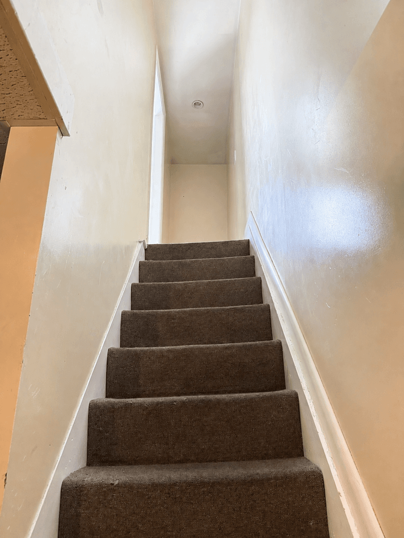 Middletown Apartment: 166 Nissley St