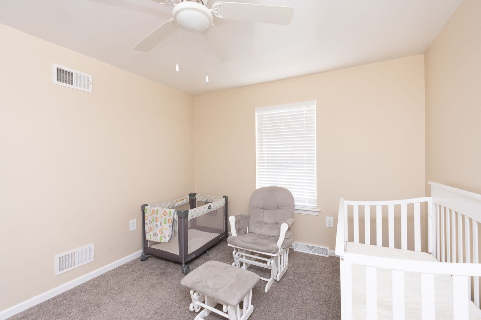Elizabethtown House: 2072 Sheaffer Rd