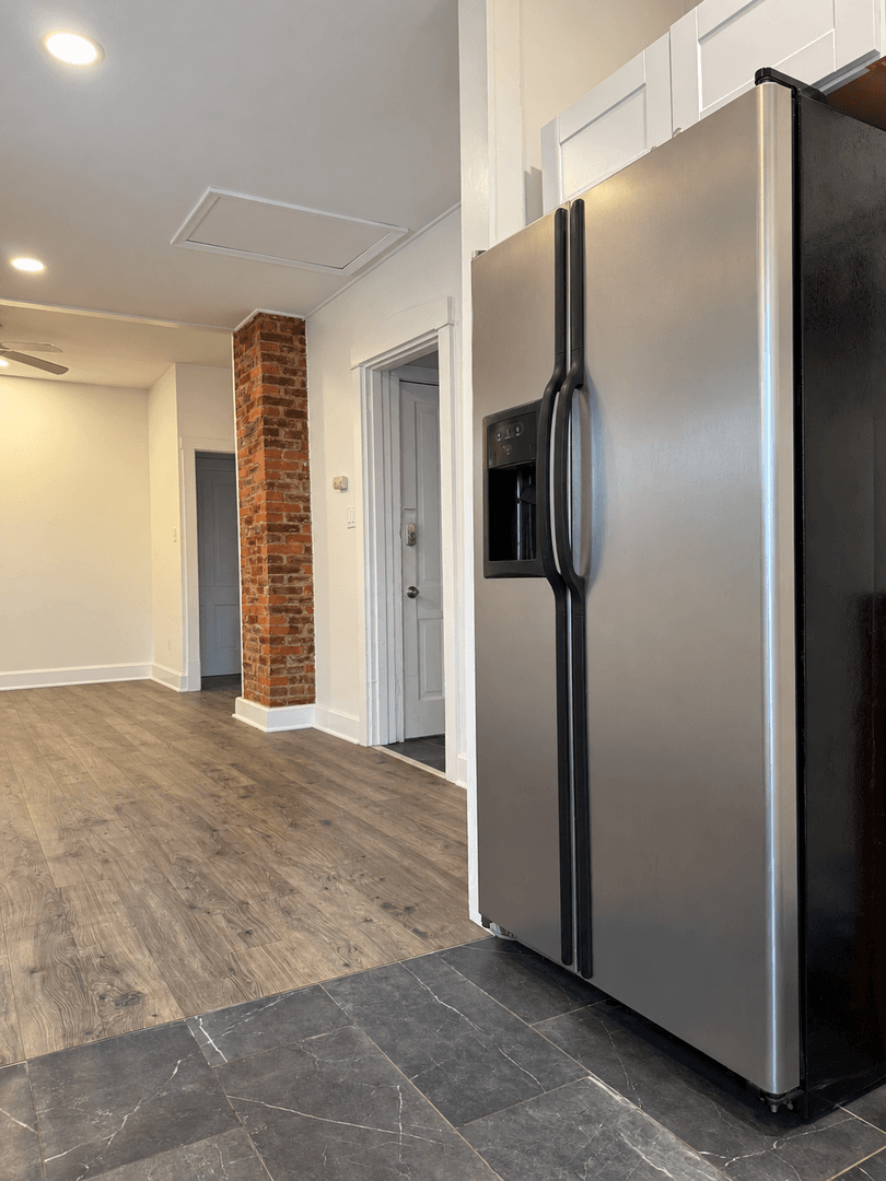 Lancaster Apartment: 322 W James St