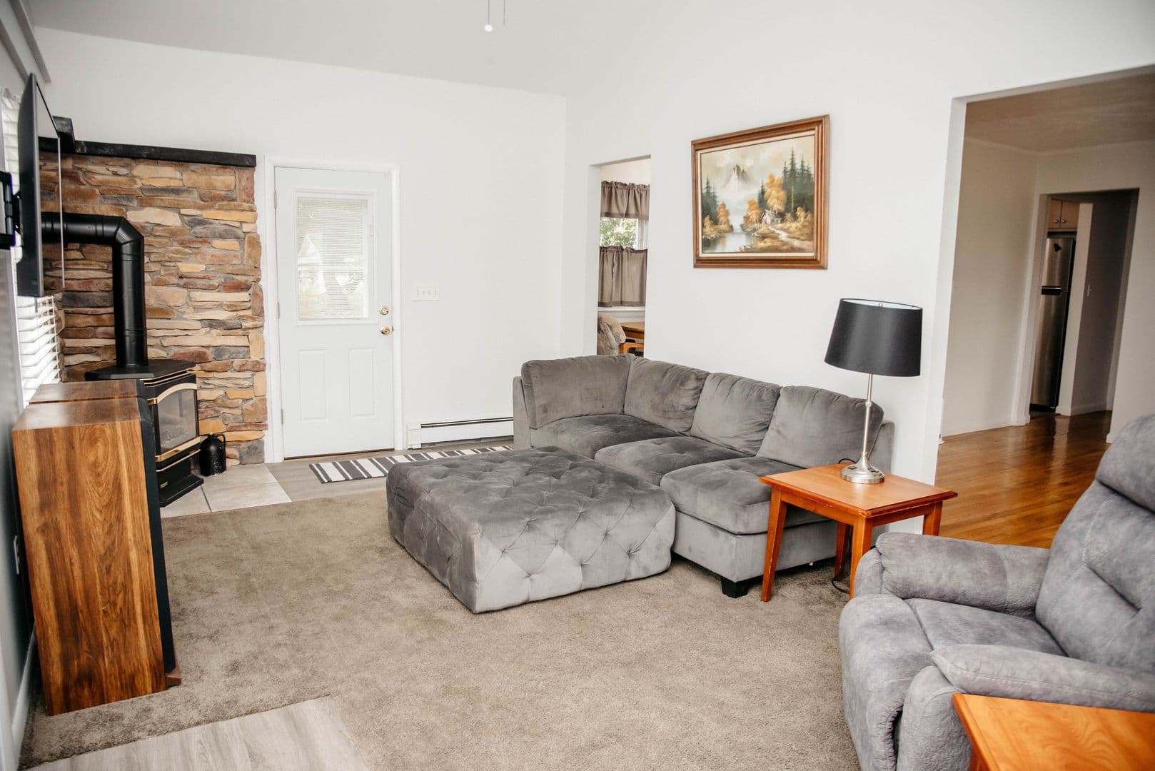 Harrisburg House: 7689 Dove Dr