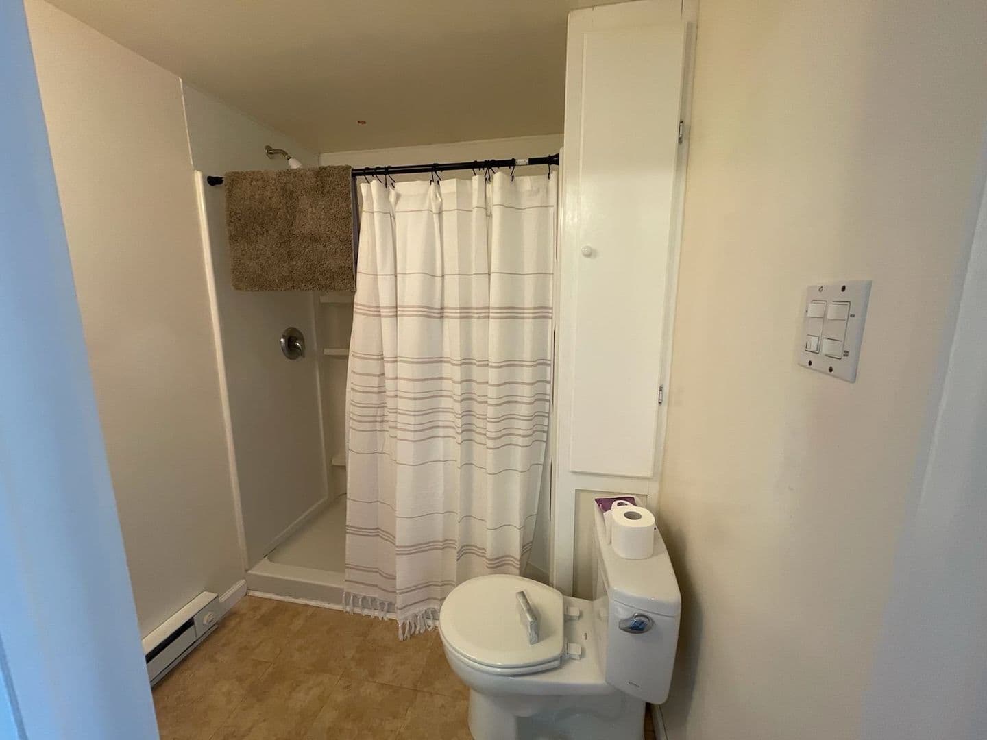 Middletown House: 235 Adelia St