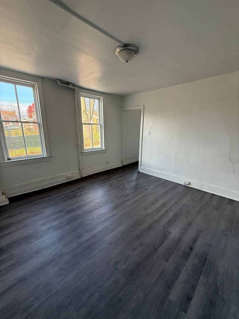 York Apartment: 351 Smyser St