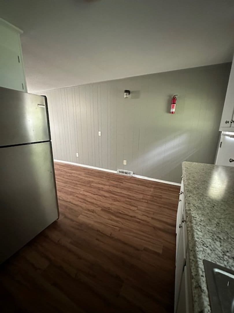 Pendleton Apartment: 104 Cedar Lane