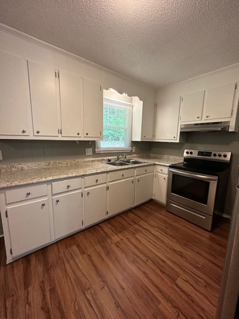 Pendleton Apartment: 104 Cedar Lane