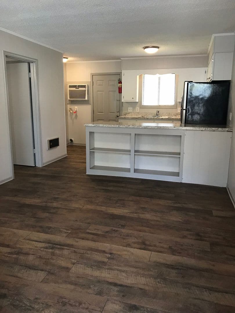 Pendleton Apartment: 104 Cedar Lane