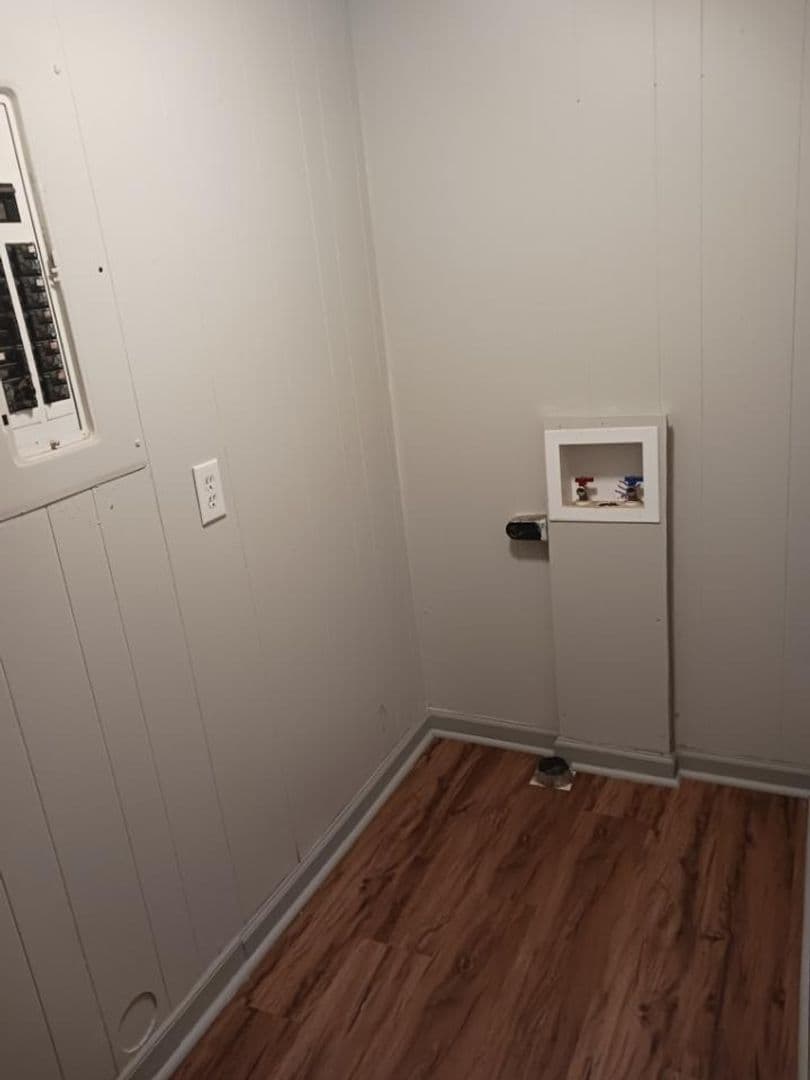 Pendleton Apartment: 104 Cedar Lane