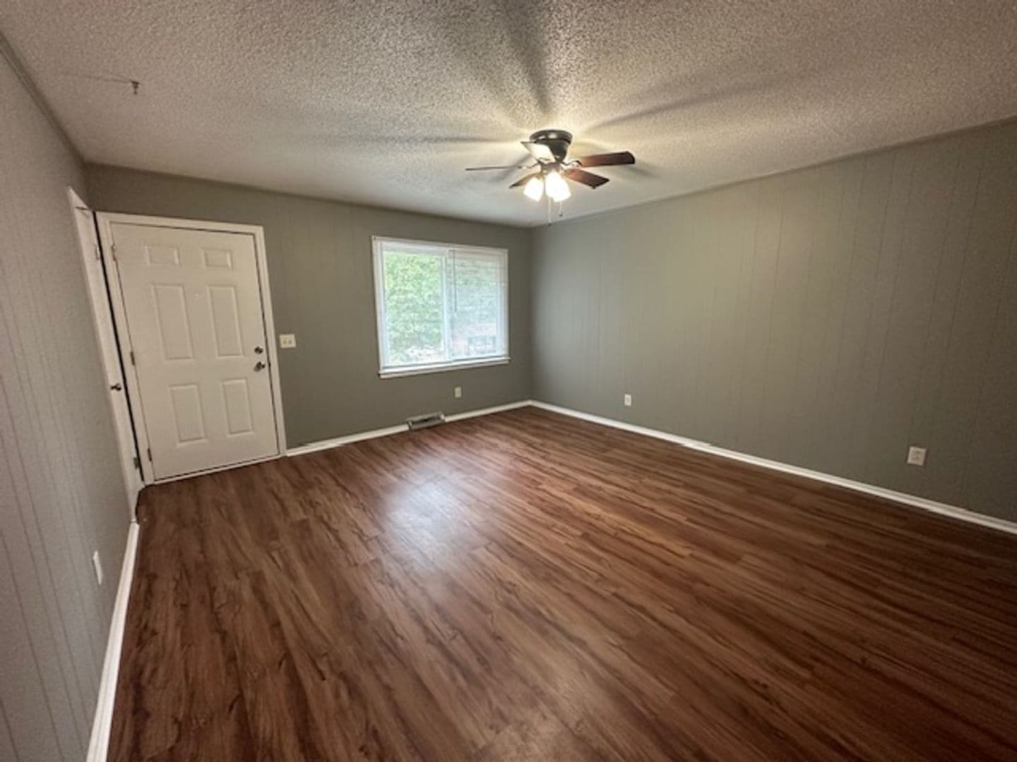 Pendleton Apartment: 104 Cedar Lane