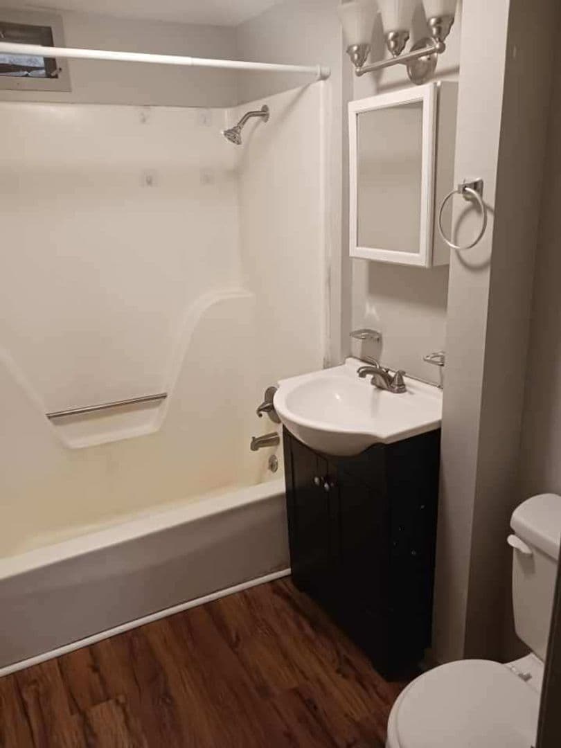 Pendleton Apartment: 104 Cedar Lane