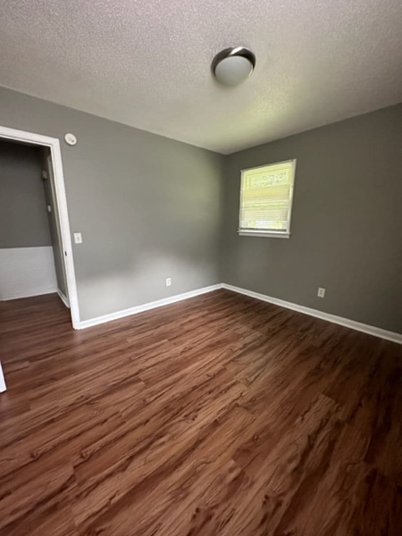 Pendleton Apartment: 104 Cedar Lane