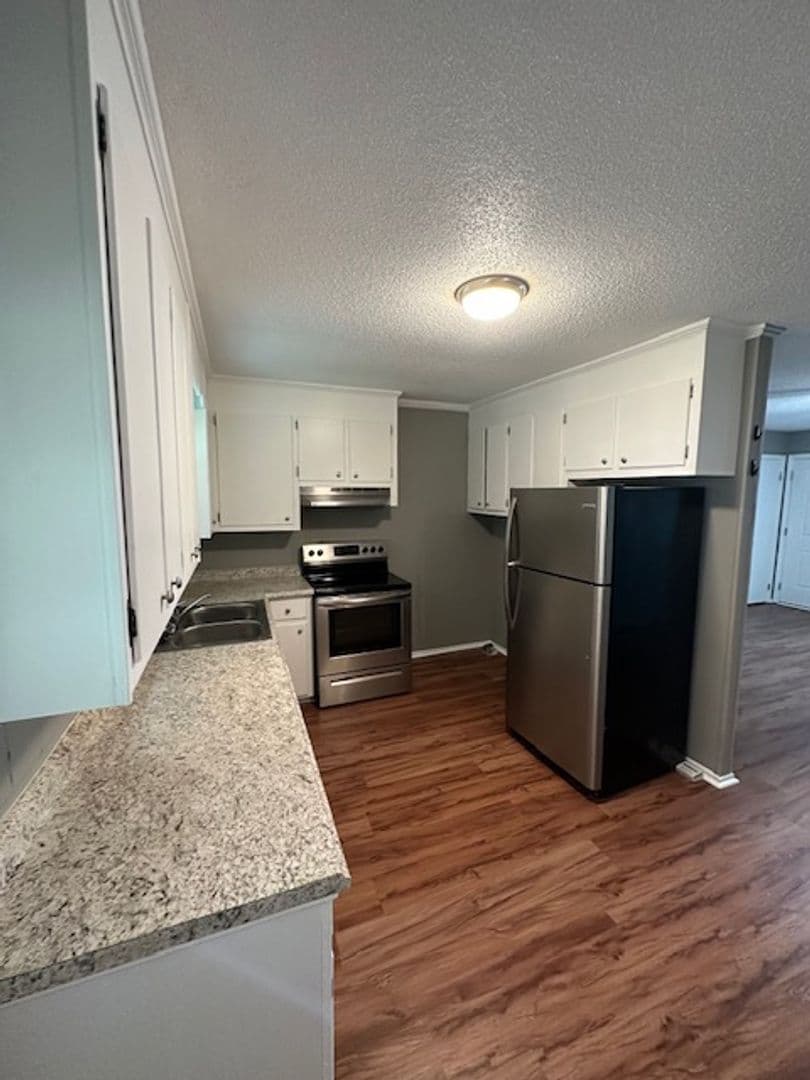 Pendleton Apartment: 104 Cedar Lane