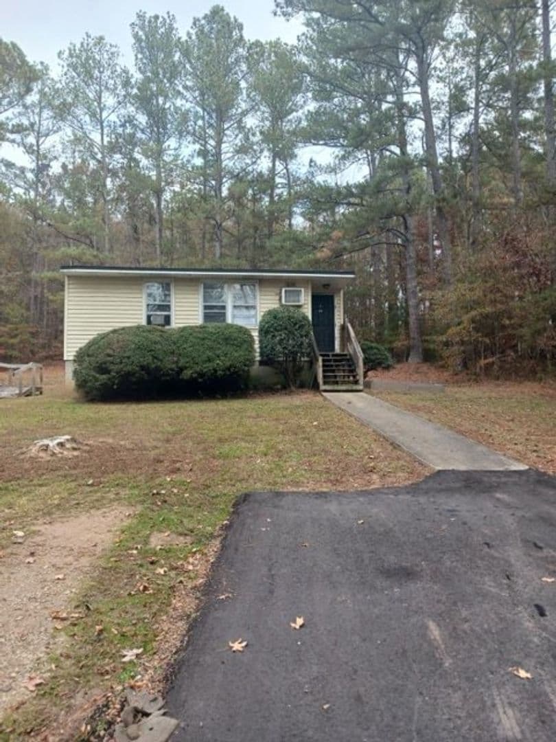 Pendleton Apartment: 104 Cedar Lane
