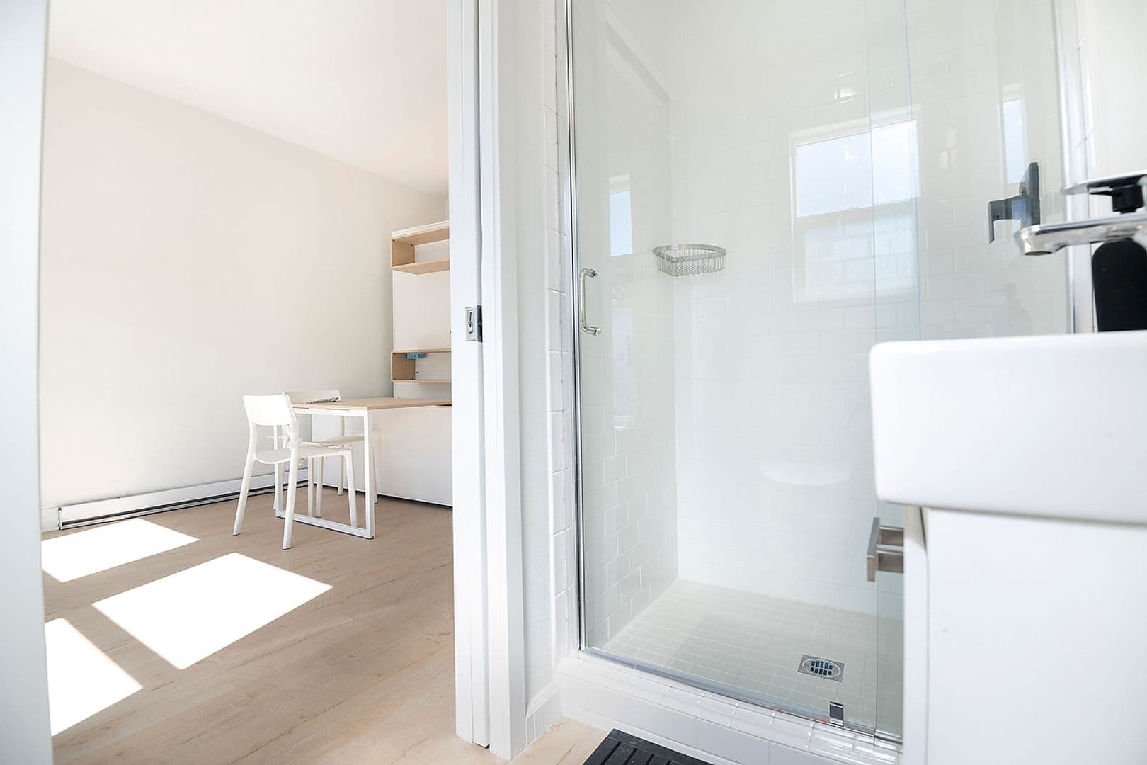 Los Angeles Apartment: 1520 8th St - 121