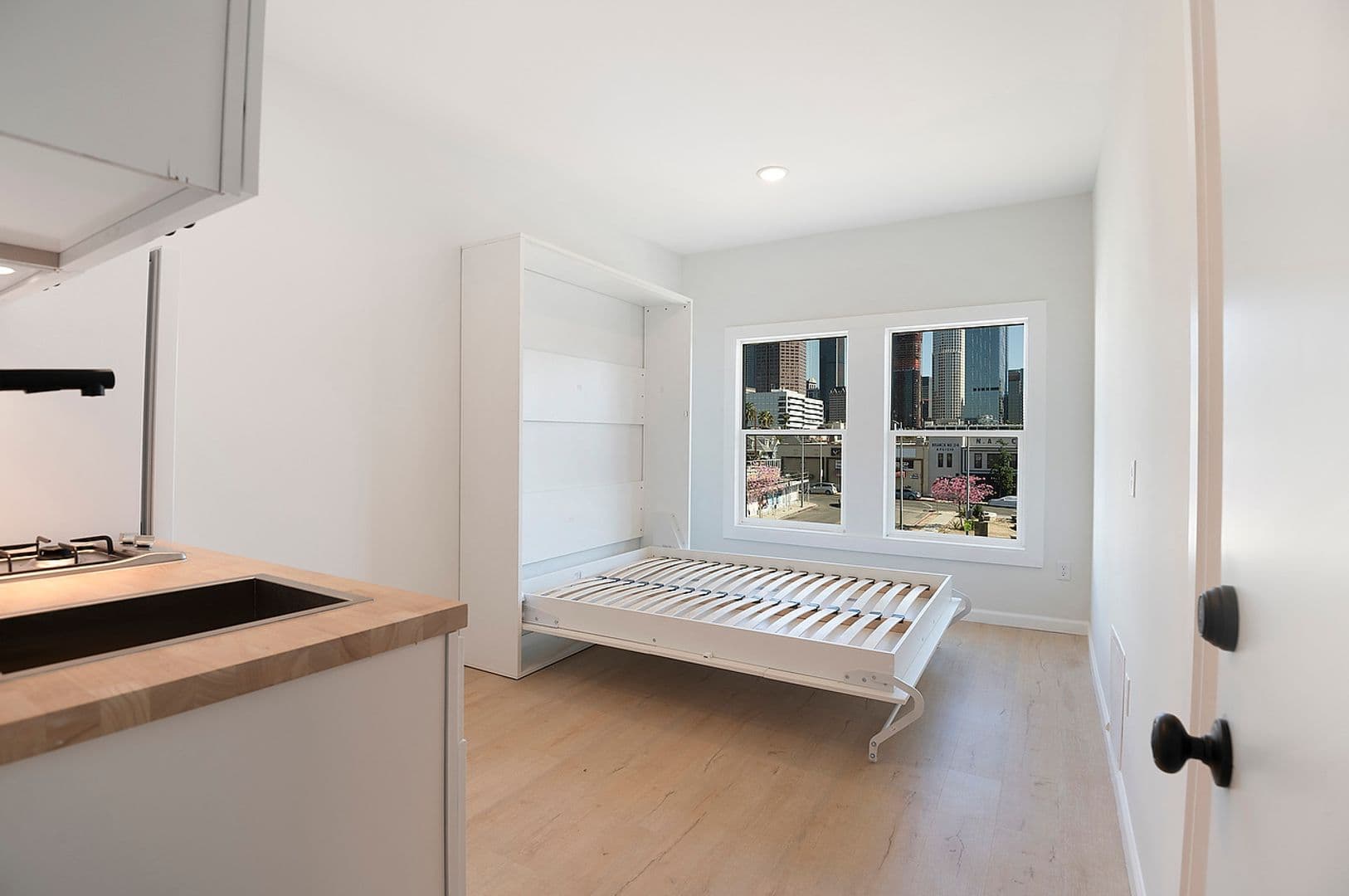 Los Angeles Apartment: 1520 8th St - 303