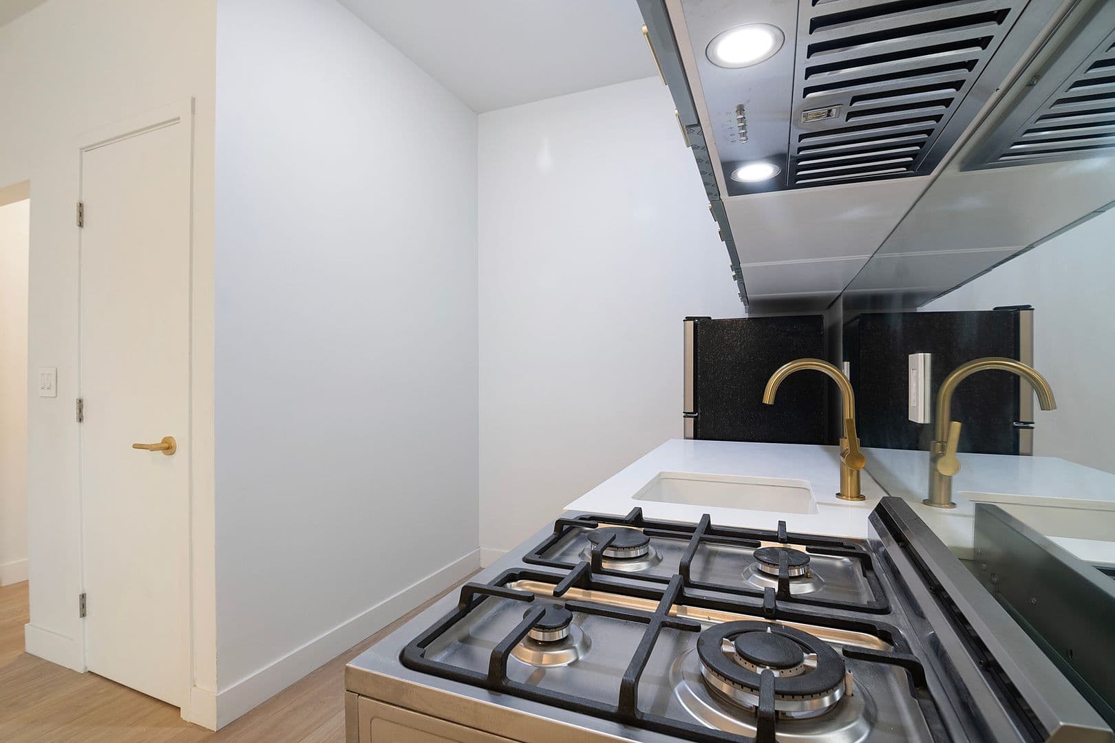 Glendale Apartment: 202 E Wilson Ave