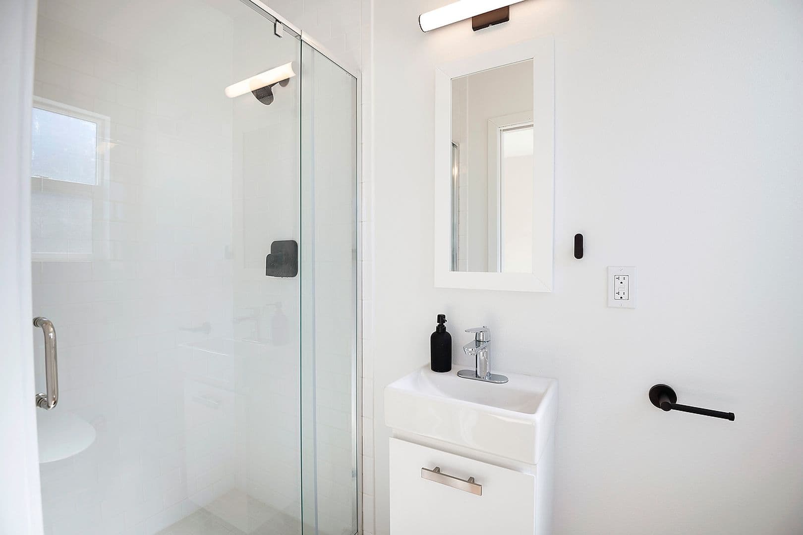 Los Angeles Apartment: 1520 8th St - 121