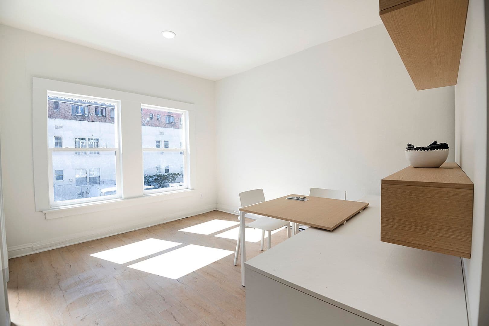 Los Angeles Apartment: 1520 8th St - 207