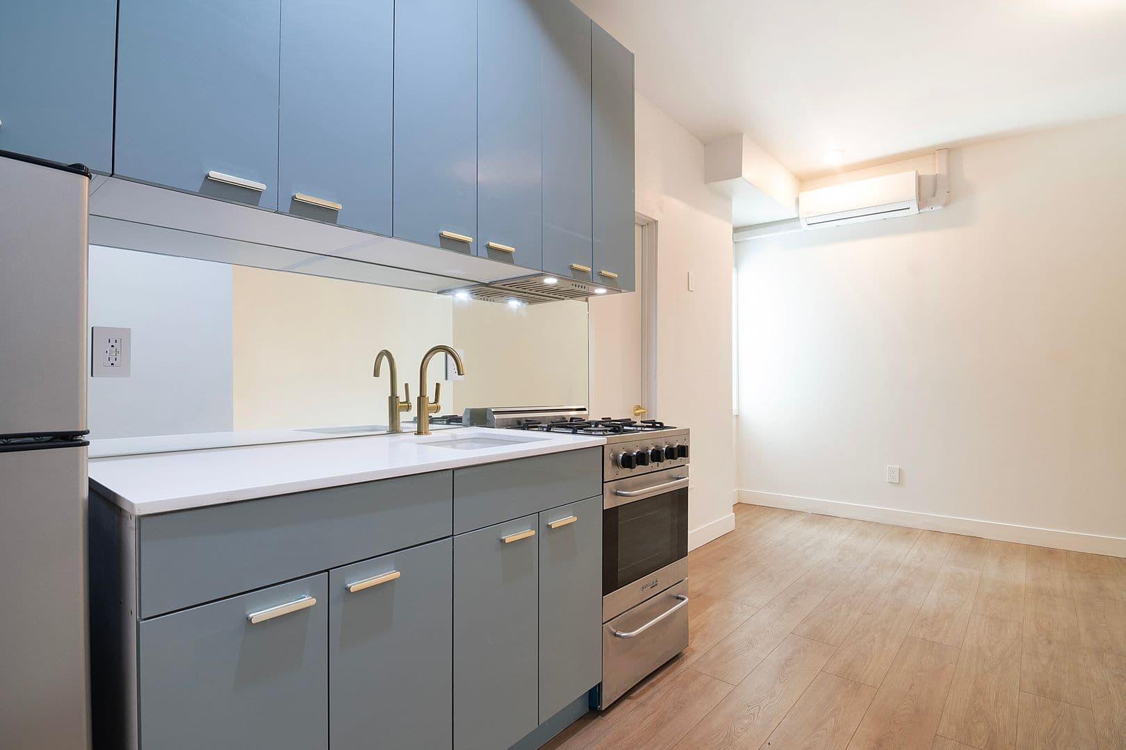 Glendale Apartment: 202 E Wilson Ave