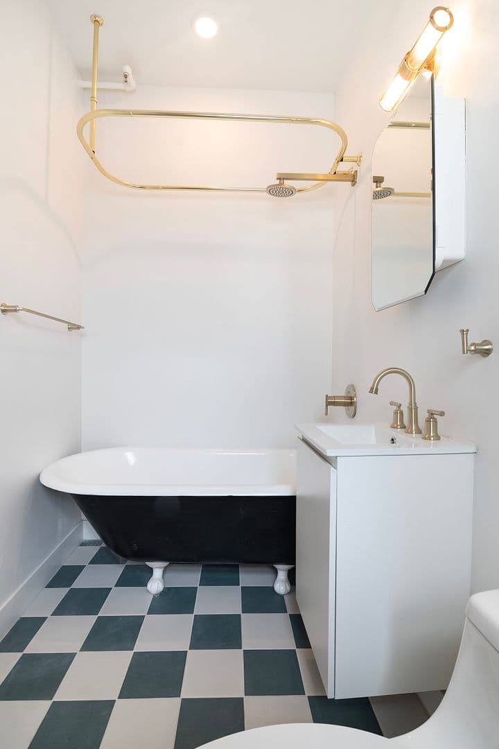 Glendale Apartment: 202 E Wilson Ave