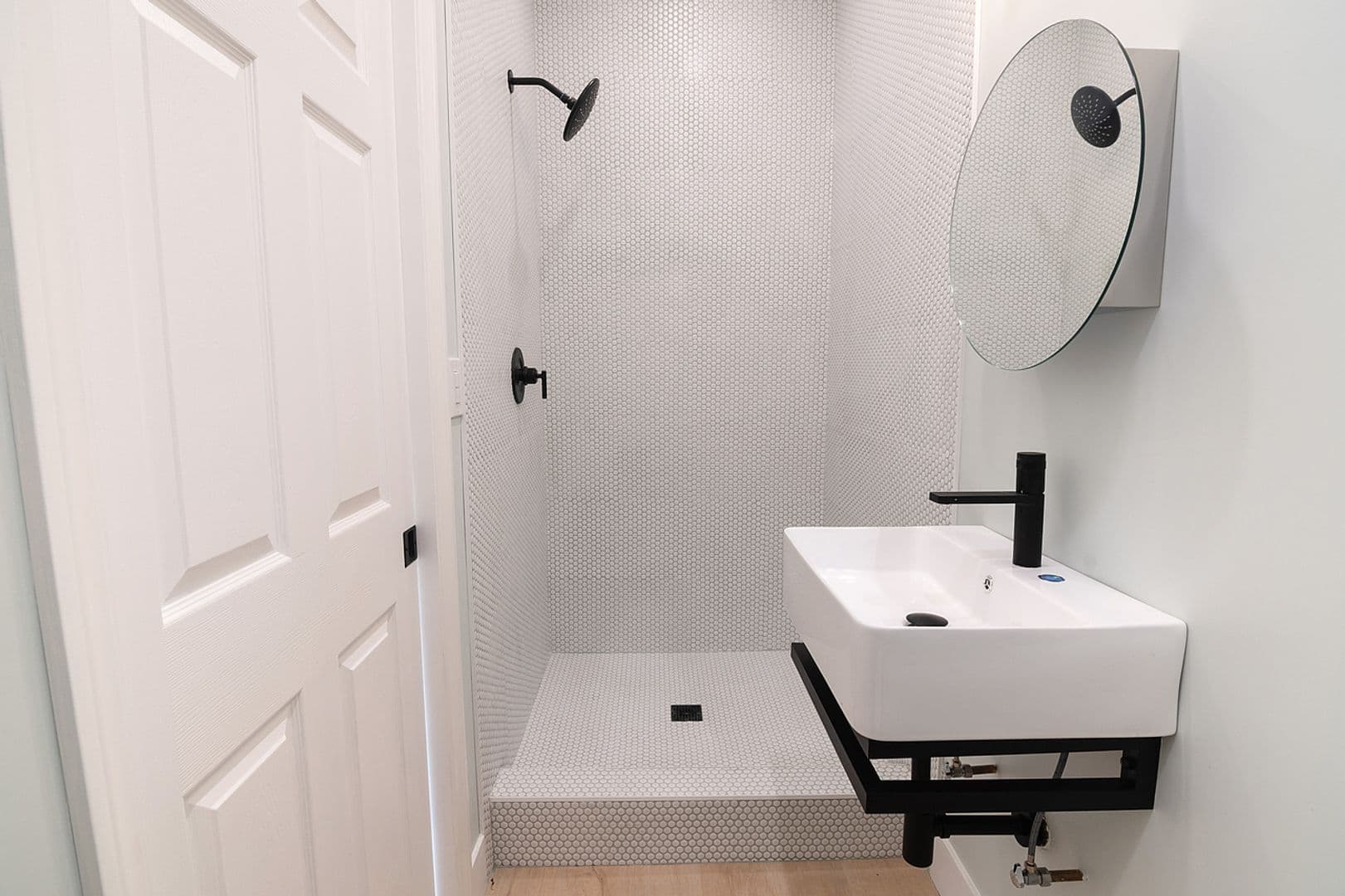 Los Angeles Apartment: 1039 N Bonnie Brae St