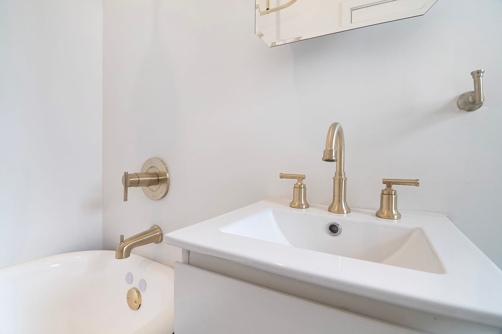 Glendale Apartment: 202 E Wilson Ave