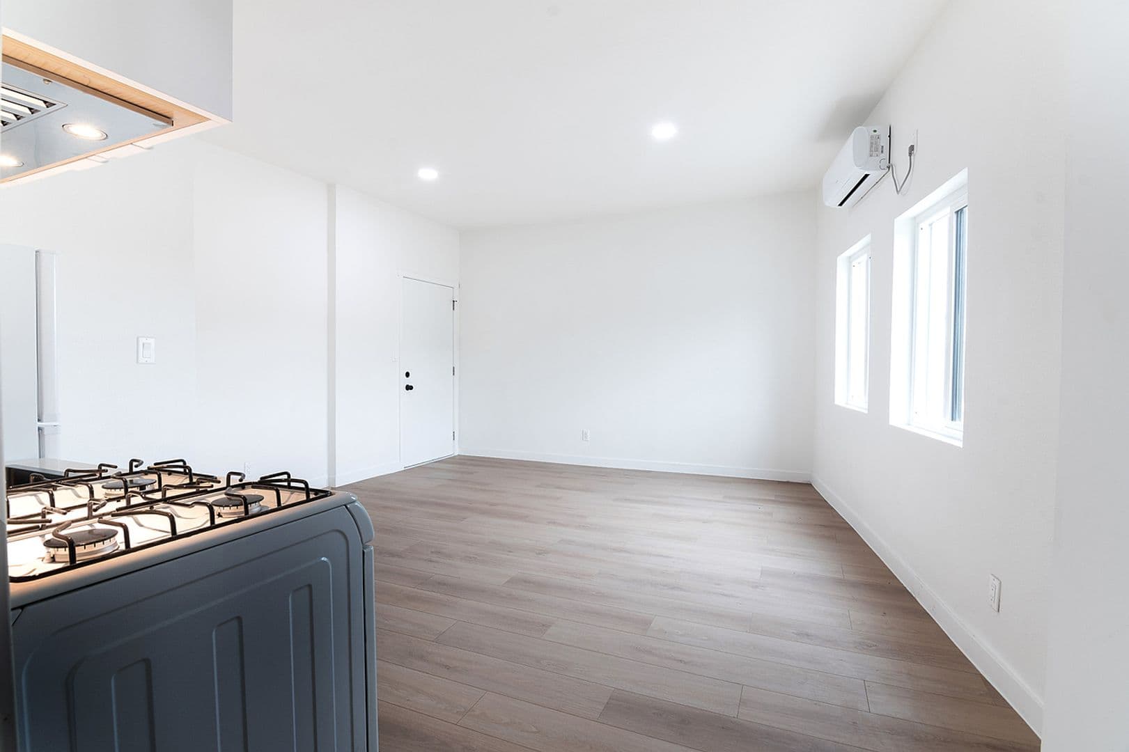 Los Angeles Apartment: 3614 Pasadena Ave