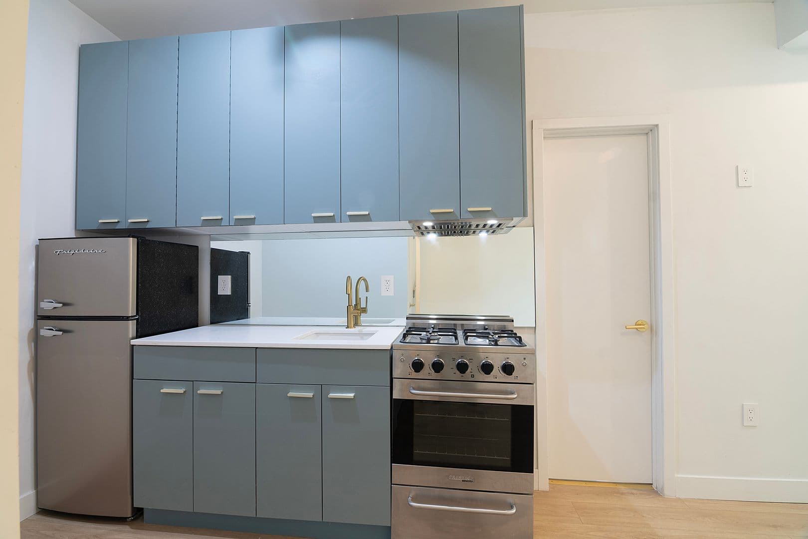 Glendale Apartment: 202 E Wilson Ave