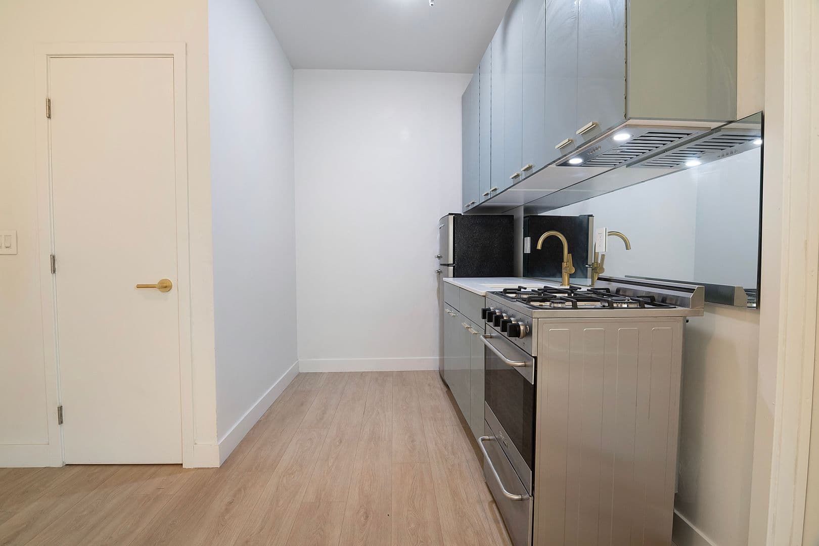 Glendale Apartment: 202 E Wilson Ave