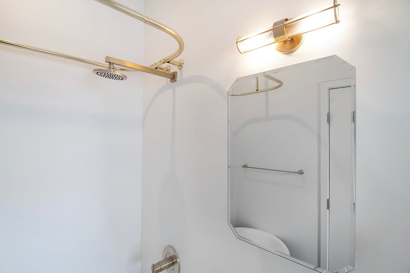 Glendale Apartment: 202 E Wilson Ave