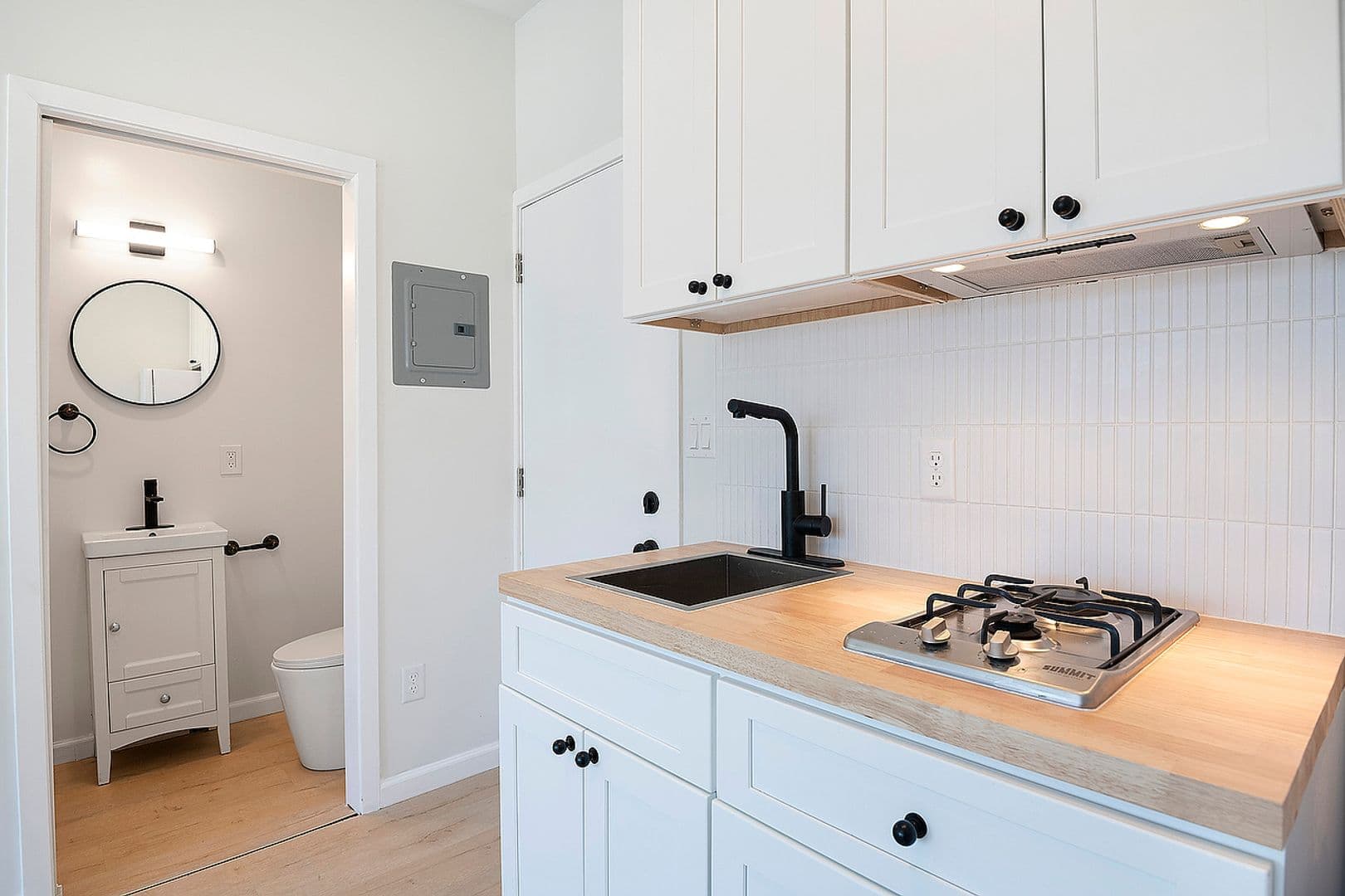 Los Angeles Apartment: 1520 8th St - 303