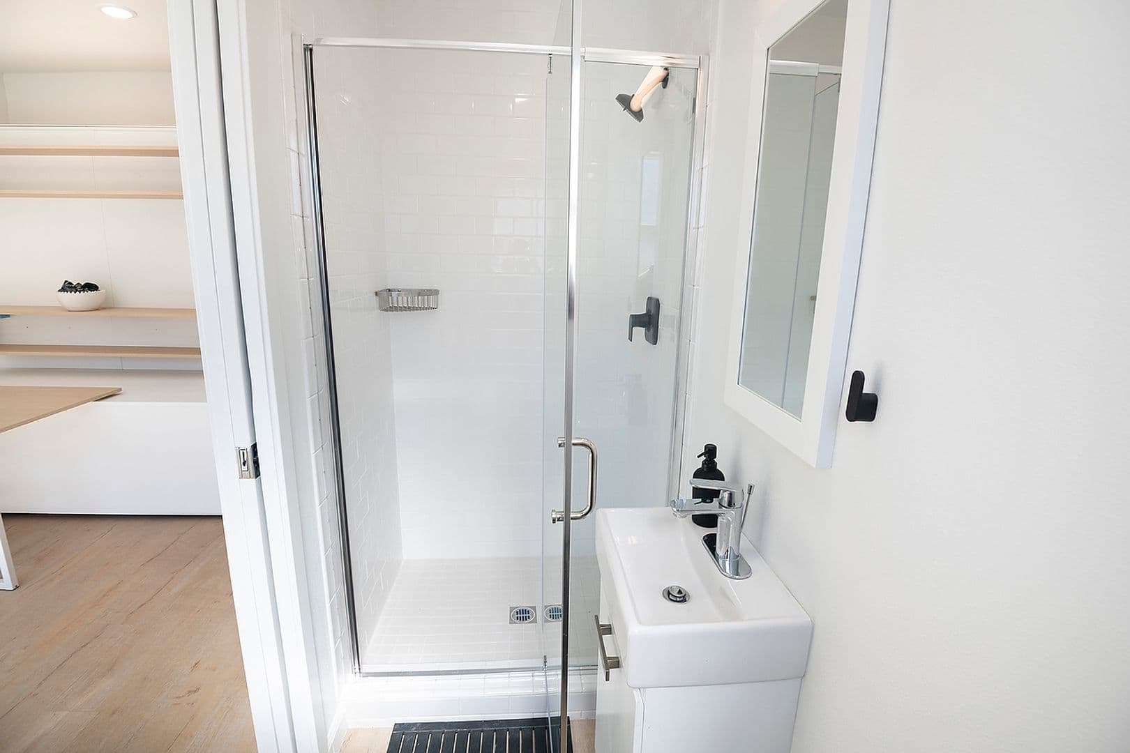 Los Angeles Apartment: 1520 8th St - 121