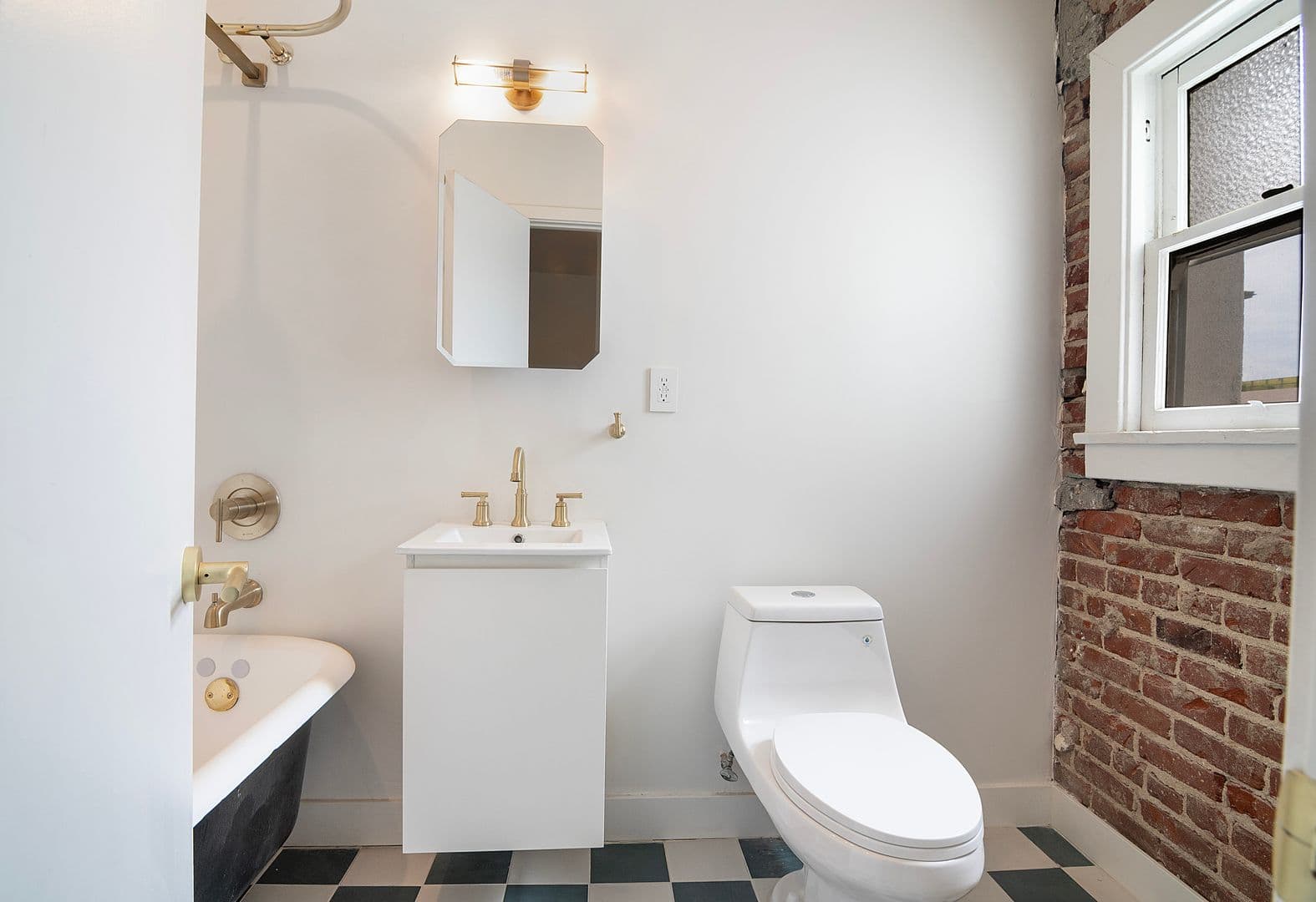 Glendale Apartment: 202 E Wilson Ave