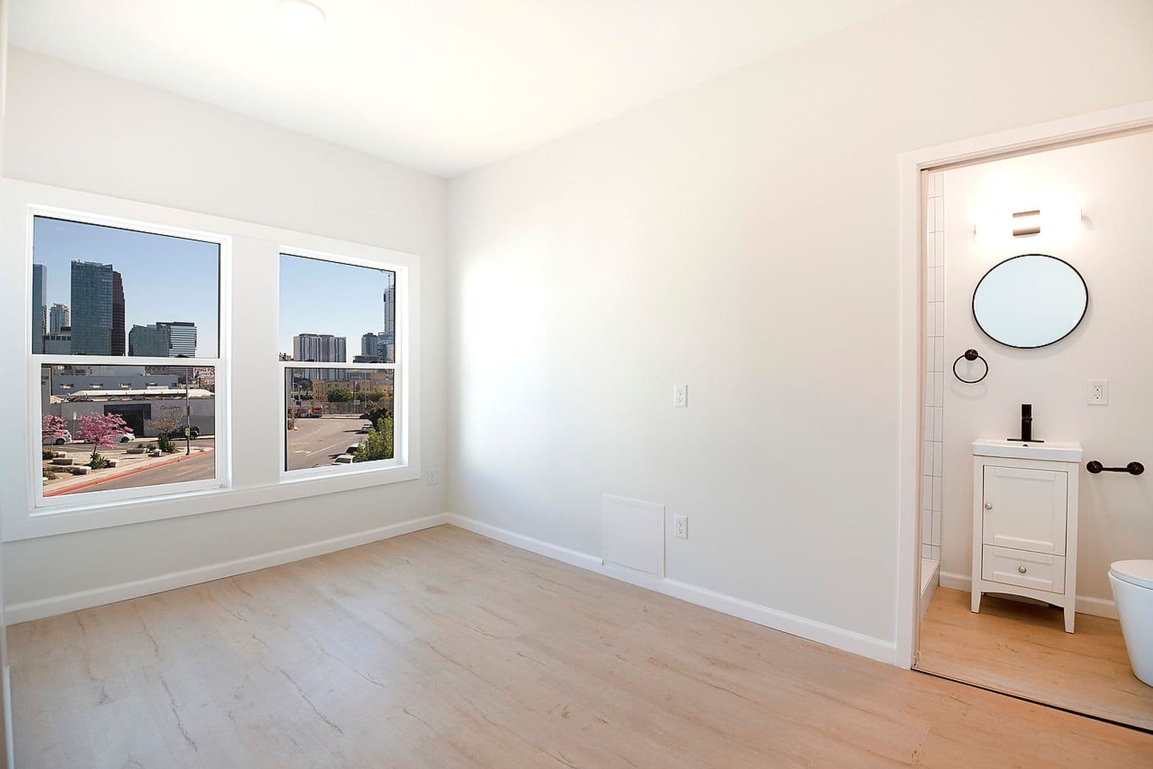Los Angeles Apartment: 1520 8th St - 303