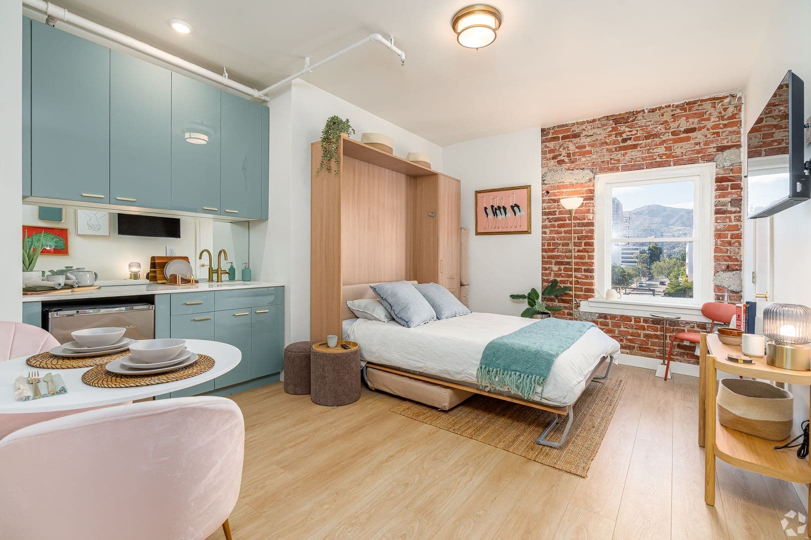 Glendale Apartment: 202 E Wilson Ave