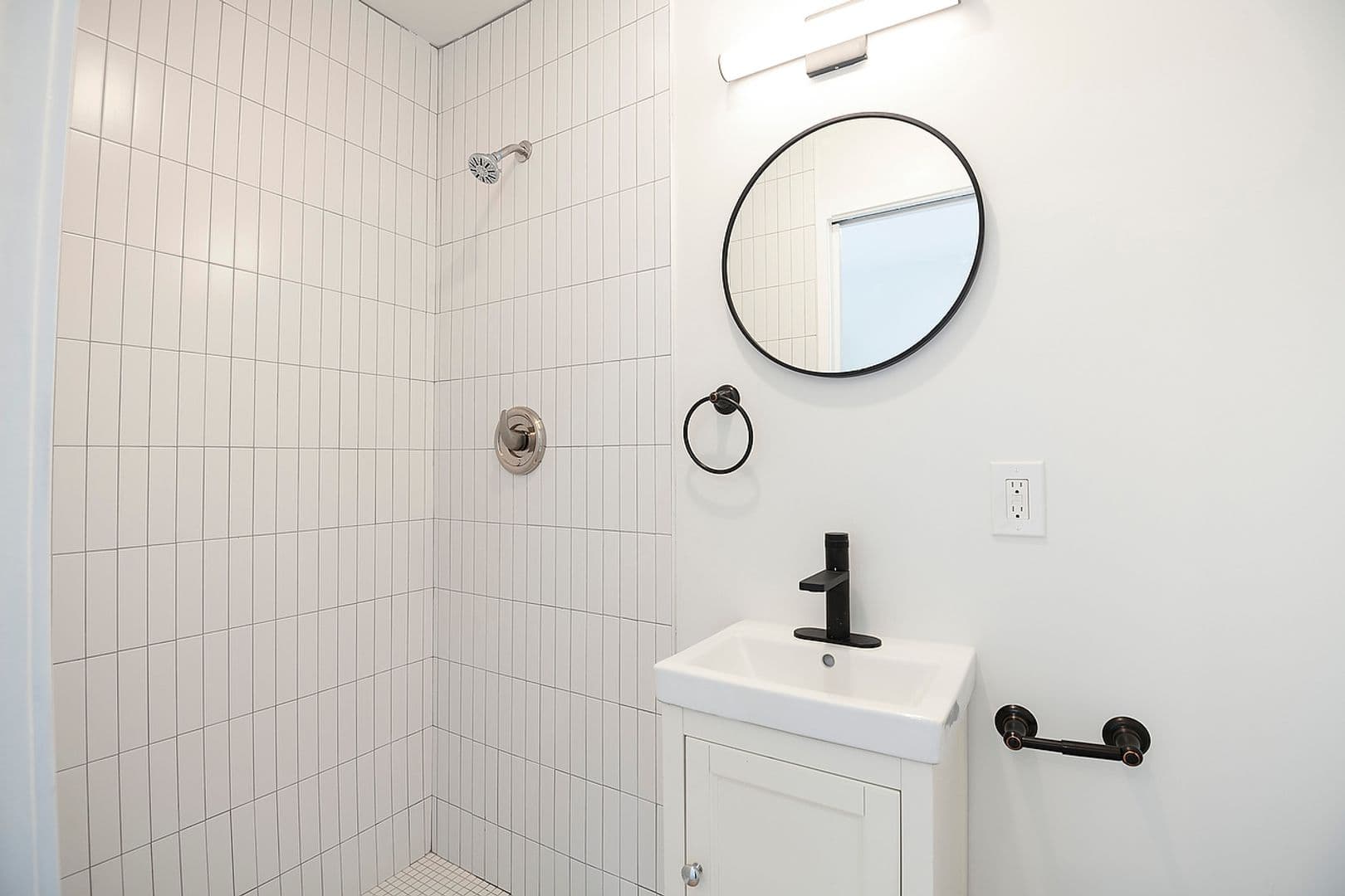 Los Angeles Apartment: 1520 8th St - 303